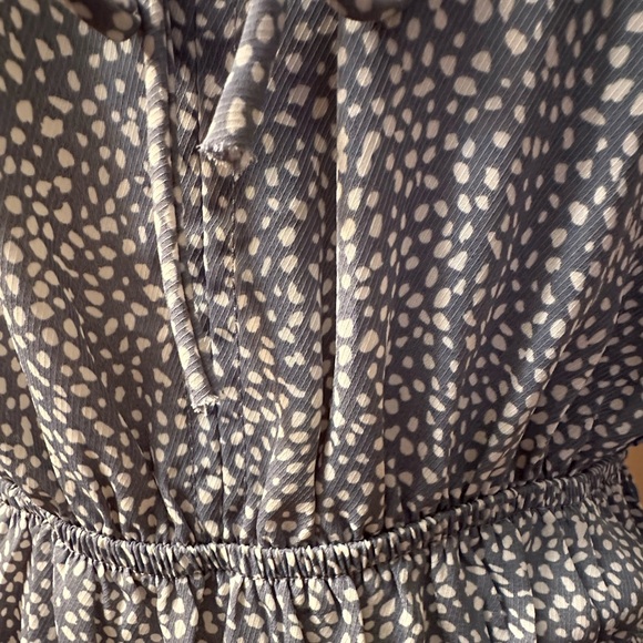 She + Sky Adjustable Strap Cinch-Waist Ruffle Top; Bluish-Gray/White; Small; EUC - Picture 4 of 6